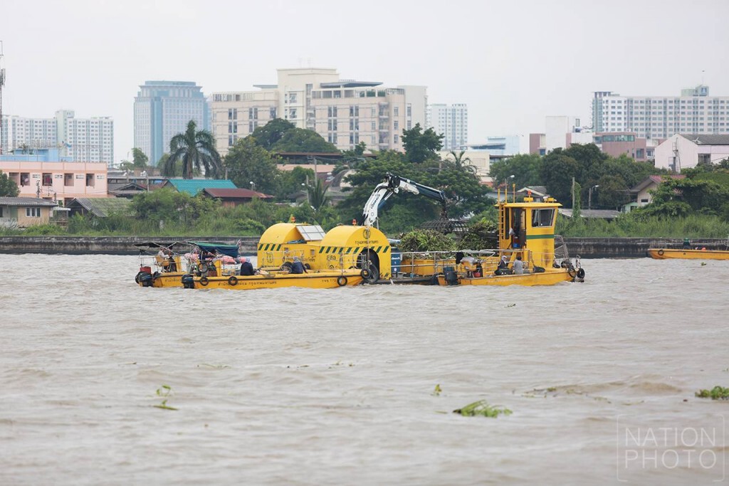 กทม. เร่งเก็บผักตบชวา ก่อนซ้อมขบวนเรือพระราชพิธีกฐินพระราชทาน กทม. เร่งเก็บผักตบชวา ก่อนซ้อมขบวนเรือพระราชพิธีกฐินพระราชทาน