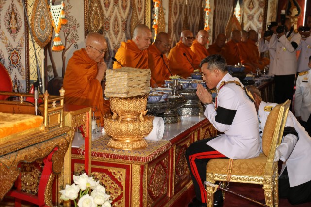 สมเด็จพระบรมโอรสาธิราชเสด็จพระพิธีธรรมสวดพระอภิธรรม