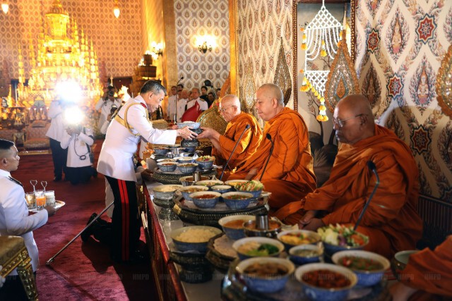 สมเด็จพระบรมโอรสาธิราชเสด็จพระพิธีธรรมสวดพระอภิธรรม