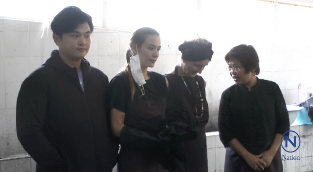 "ซูซี่-สุษิรา" ชวนปชช. ย้อมผ้าฟรี
คณะวิจิตรศิลป์ มช.