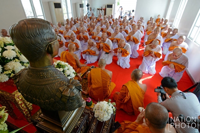 พิธีบรรพชาอุปสมบทหมู่
อุทิศถวายเป็นพระราชกุศลแด่ในหลวงร.๙
ที่วัดพระราม 9