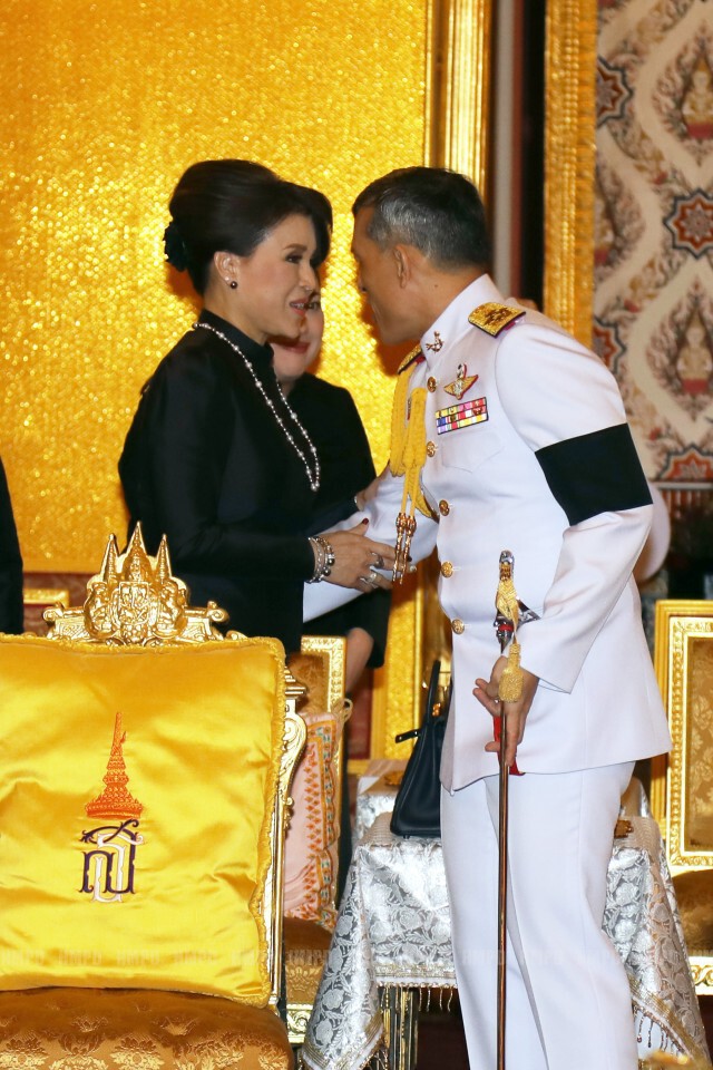 สมเด็จพระบรมฯ เสด็จพระพิธีธรรมสวดพระอภิธรรมพระบรมศพ