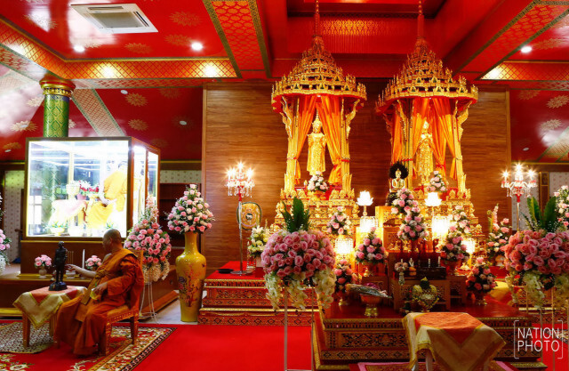 วัดศรีสุดาราม กทม.
เตรียมเปิดให้ ปชช.เข้าสักการะพระบรมรูป
"ในหลวง ร.9" ขณะทรงพระผนวช