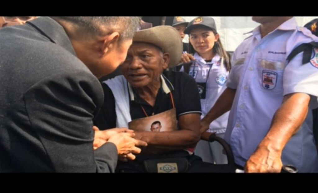 "ลุงปาน" ถวายสักการะพระบรมศพ "ลุงปาน" ถวายสักการะพระบรมศพ