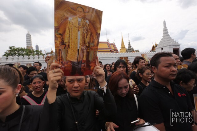 ภาพชุด กึกก้องทั่วสนามหลวง! ปชช.ร่วมร้องเพลง"สรรเสริญพระบารมี"