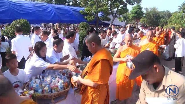 ชาวสหัสขันธ์ตักบาตรภูเขา
ถวายความอาลัยในหลวงร.9