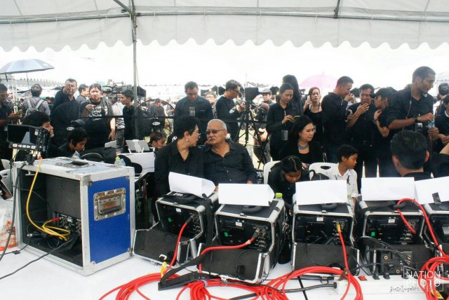 "ท่านมุ้ย" นำทีมเตรียมความพร้อม ถ่ายทำภาพยนตร์สารคดีเพลง "สรรเสริญพระบารมี"
