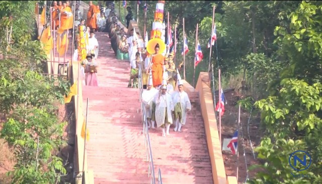 ชาวสหัสขันธ์ตักบาตรภูเขา
ถวายความอาลัยในหลวงร.9