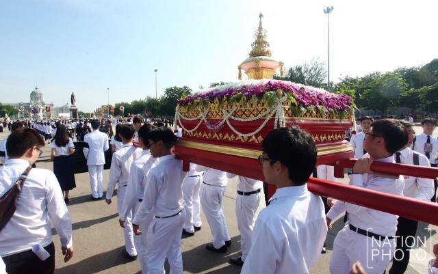 นิสิตจุฬาลงกรณ์มหาวิทยาลัย ถวายบังคมราชสดุดีสักการะพระบรมราชานุสาวรีย์ ร.๕