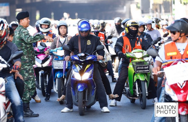 บริการมอเตอร์ไซด์จิตอาสา รับ-ส่ง บริเวณสี่แยกอรุณอัมรินทร์ไปสนามหลวง