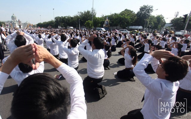 นิสิตจุฬาลงกรณ์มหาวิทยาลัย ถวายบังคมราชสดุดีสักการะพระบรมราชานุสาวรีย์ ร.๕