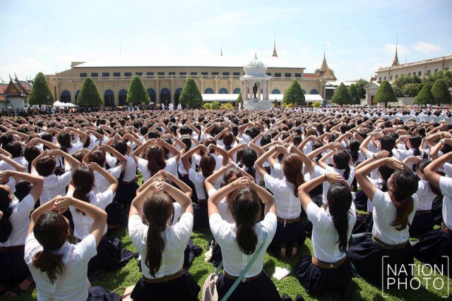 คณาจารย์-นิสิต จุฬาลงกรณ์มหาวิทยาลัย กราบสักการะพระบรมศพในหลวง ร.๙