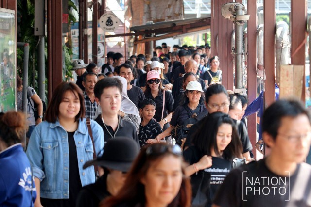 บรรยากาศที่ท่าเทียบเรือประตูน้ำ