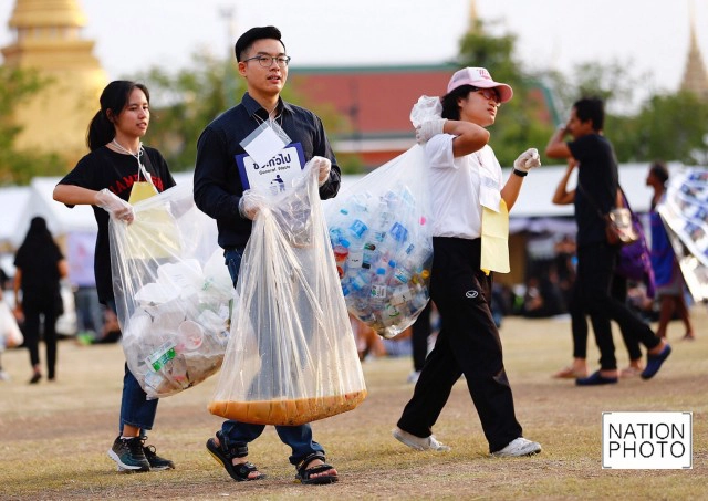 ลำดับภาพ : ครบ 1 เดือน..."ในหลวง" เสด็จสวรรคต
