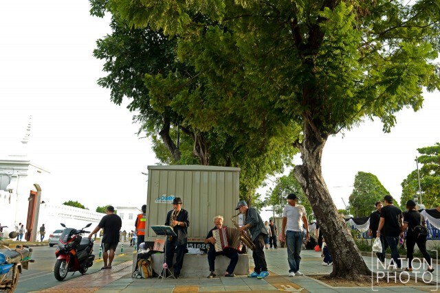 วงสนามหลวง แจ๊สร็อค บรรเลงเพลงพระราชนิพนธ์