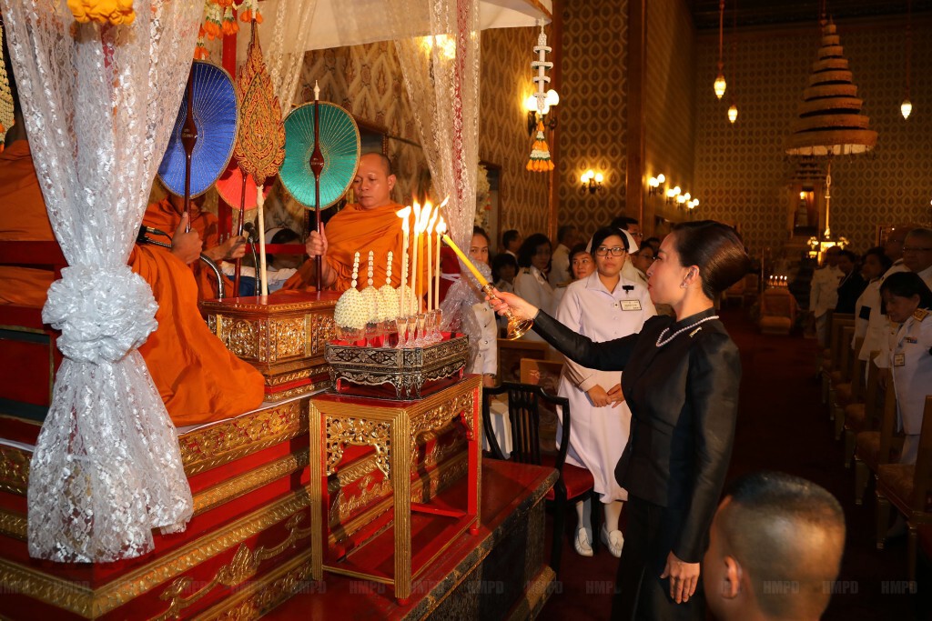 "พระองค์ภา" เสด็จพระพิธีธรรมสวดพระอภิธรรมพระบรมศพ "พระองค์ภา" เสด็จพระพิธีธรรมสวดพระอภิธรรมพระบรมศพ