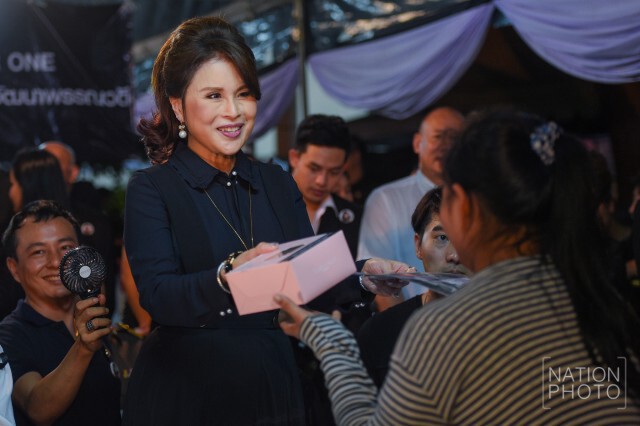 ทูลกระหม่อมหญิงอุบลรัตนฯ พระราชทานข้าวกล่อง-อาหารว่าง แก่ ปชช.