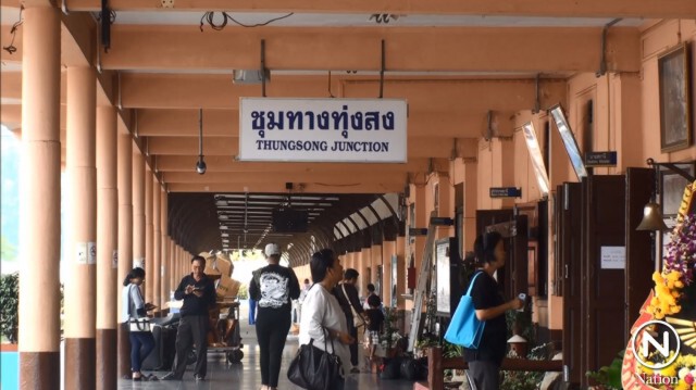 รถไฟสายใต้ เข้า กทม.ผู้โดยสารล้นขบวน