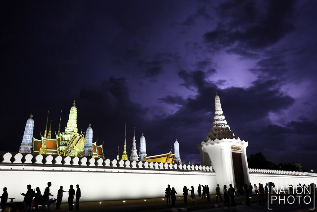 ท้องฟ้าเหนือพระบรมมหาราชวัง ท้องฟ้าเหนือพระบรมมหาราชวัง