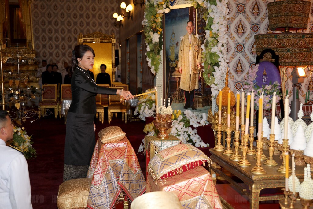 ทูลกระหม่อมหญิงอุบลรัตนฯ เสด็จพระพิธีธรรมสวดพระอภิธรรมพระบรมศพ ทูลกระหม่อมหญิงอุบลรัตนฯ เสด็จพระพิธีธรรมสวดพระอภิธรรมพระบรมศพ