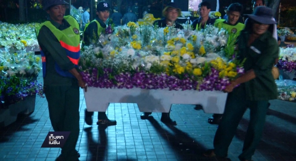 26-10-59 เก็บตกเที่ยง : เตรียมนำดอกไม้ทำปุ๋ย 26-10-59 เก็บตกเที่ยง : เตรียมนำดอกไม้ทำปุ๋ย