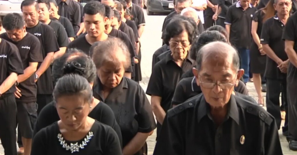 คนไทยเชื้อสายจีนในภูเก็ต ร่วมถวายความอาลัย คนไทยเชื้อสายจีนในภูเก็ต ร่วมถวายความอาลัย