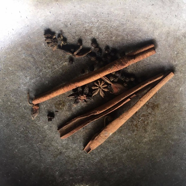 ครัวน้าคม (Cooking is fun) : หมูฮ้องสูตรภูเก็ต หมูสามชั้นคล้ายพะโล้ แต่เข้มข้นกว่ามาก