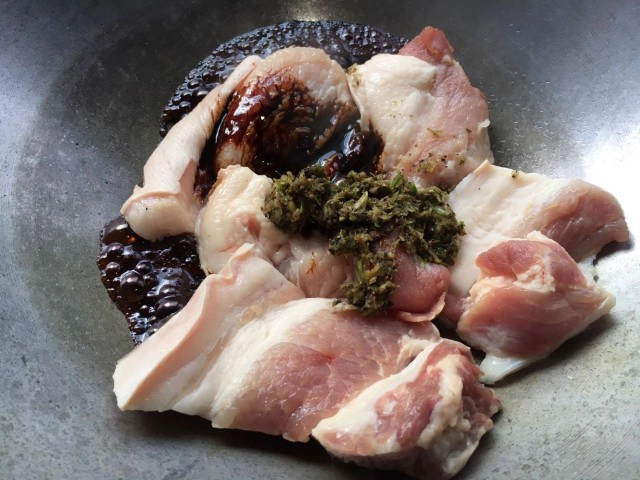 ครัวน้าคม (Cooking is fun) : หมูฮ้องสูตรภูเก็ต หมูสามชั้นคล้ายพะโล้ แต่เข้มข้นกว่ามาก