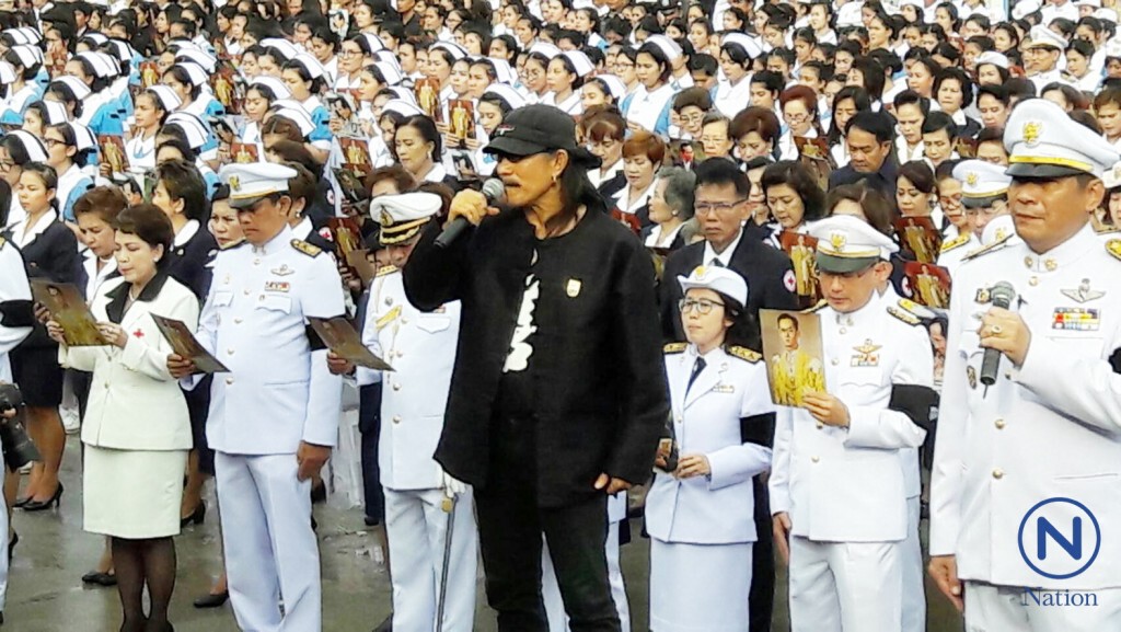 ผู้ว่าฯ จ.สุพรรณบุรี  พร้อม"แอ๊ด คาราบาว"นำแสดงความอาลัยพ่อหลวงที่วัดป่าเลไลยก์