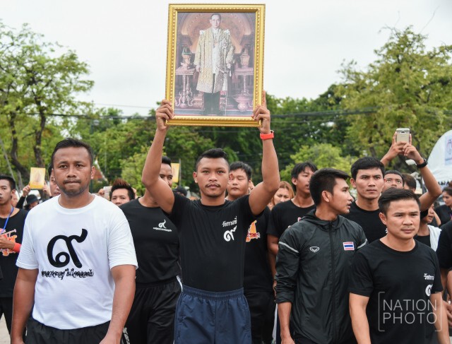 "มนัส" เดินเท้าถึงสนามหลวงแล้ว
เผย อยากทำความดี-สู้อีกครั้งเพื่อพ่อหลวง