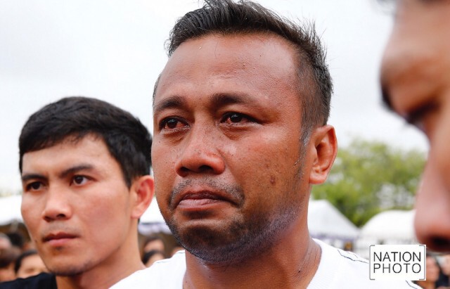 "มนัส"ก้มกราบ"ในหลวง"แสดงความอาลัย