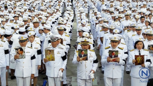 ผู้ว่าฯ จ.สุพรรณบุรี  พร้อม"แอ๊ด คาราบาว"นำแสดงความอาลัยพ่อหลวงที่วัดป่าเลไลยก์