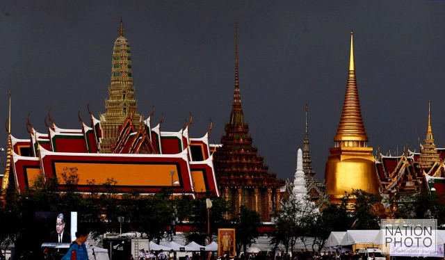 ปชช.อย่าลืมพกอุปกรณ์กันฝน มาถวายอาลัยในหลวง เนื่องจากมีฝนตกเป็นระยะ