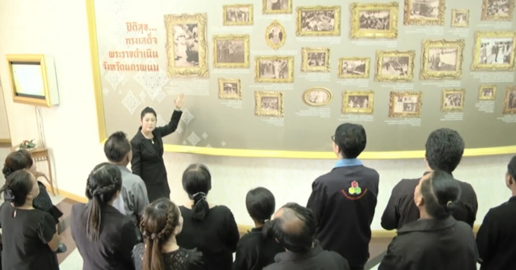 ประชาชนจำนวนมากเข้าชมหอเฉลิมพระเกียรติ