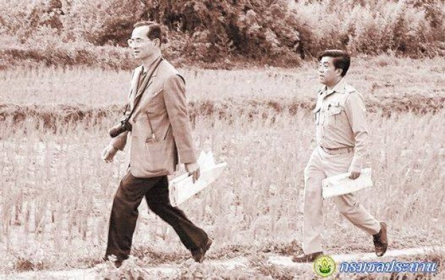 คม-ชัด-ลึก "ปราโมทย์ ไม้กลัด" นายช่างผู้เดินตามรอยพ่อ (๒)
