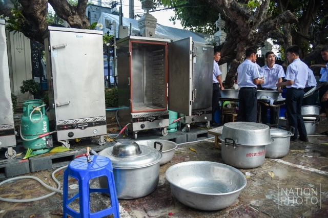 กว่าจะมาเป็น "ข้าวเหนียวไก่ทอดพระราชทาน"