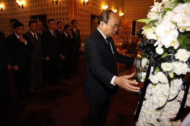 ลำดับภาพ : ครบ 1 เดือน..."ในหลวง" เสด็จสวรรคต