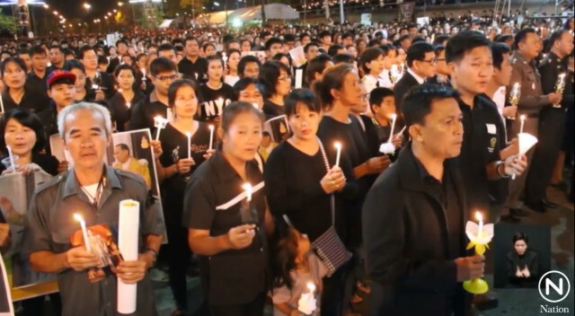 ชาวโพธารามกว่าสามหมื่น ร่วมจุดเทียนแสดงความอาลัยพ่อหลวง