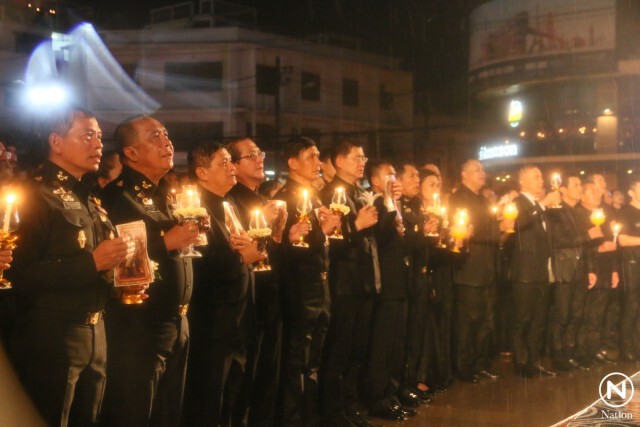 ชาวโคราชเรือนแสน ร่วมร้องเพลง สรรเสริญพระบารมี