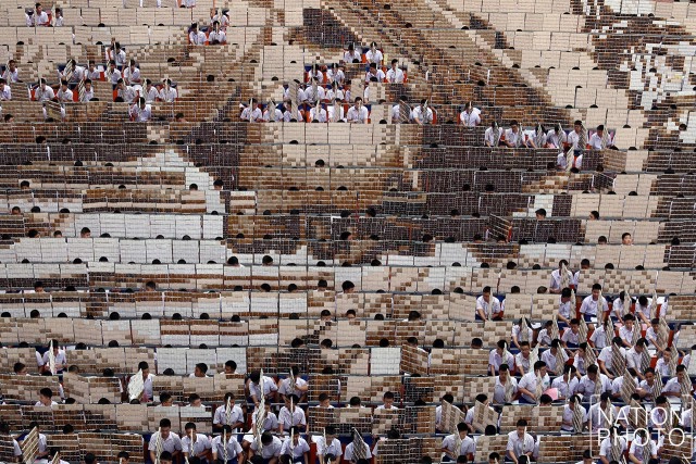 นักเรียนโรงเรียนอัสสัมชัญ ร่วมใจแปรอักษรพระบรมฉายาทิสลักษณ์ ในหลวง ร.๙