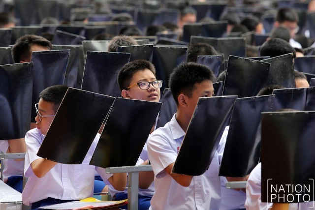 นักเรียนโรงเรียนอัสสัมชัญ ร่วมใจแปรอักษรพระบรมฉายาทิสลักษณ์ ในหลวง ร.๙