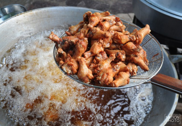 "พระองค์โสม"ประทานไก่ทอดร่วมกับศิลปิน