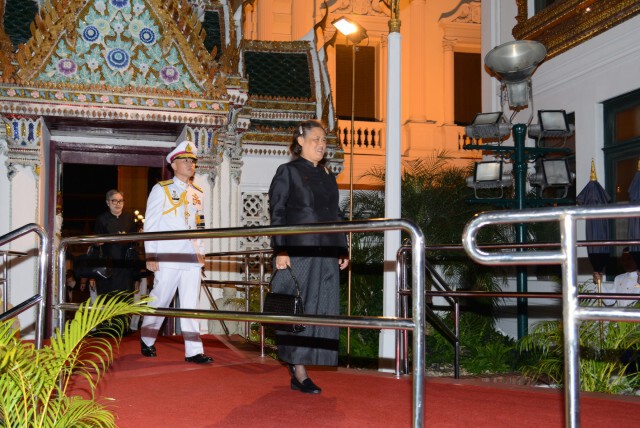 สมเด็จพระเทพฯ-ทูลกระหม่อมหญิงฯ เสด็จพระพิธีธรรมสวดพระอภิธรรมพระบรมศพ