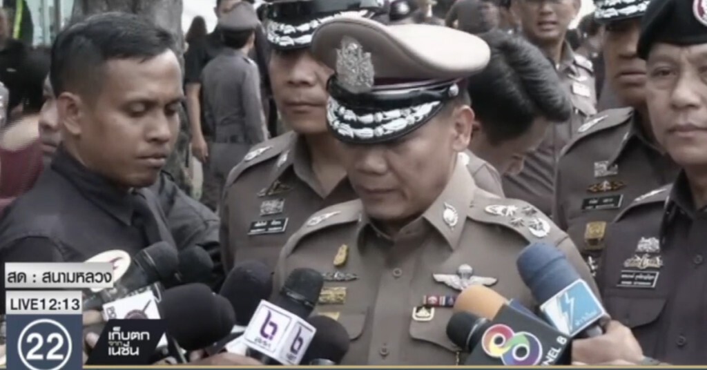 ประชาชนจากทั่วสารทิศ ต่อคิวเข้าถวายสักการะพระบรมศพ