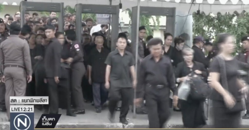 คลื่นมหาชนมุ่งหน้าสู่ท้องสนามหลวง คลื่นมหาชนมุ่งหน้าสู่ท้องสนามหลวง