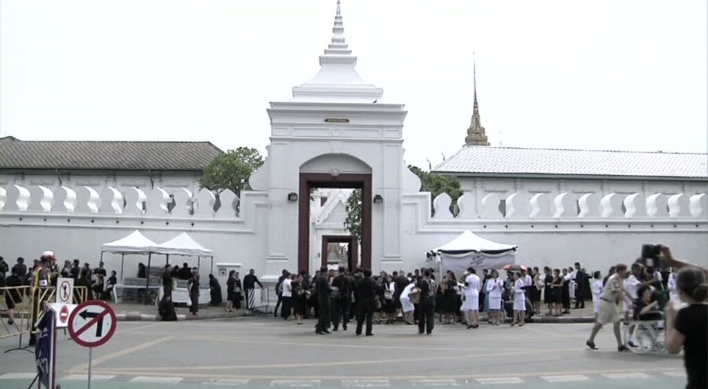 29-10-59 เก็บตกเที่ยง : เปิดสักการะพระบรมศพถึง 21.00 น. 29-10-59 เก็บตกเที่ยง : เปิดสักการะพระบรมศพถึง 21.00 น.