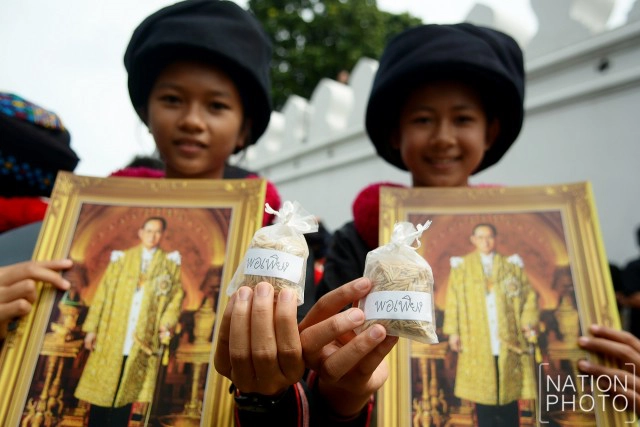 ภาพชุด ชาวไทยภูเขาเผ่าเมี่ยน ร่วมกราบสักการะพระบรมศพ