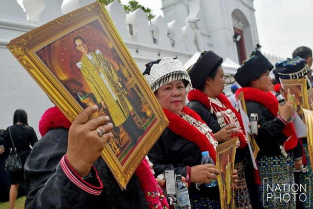 ภาพชุด ชาวไทยภูเขาเผ่าเมี่ยน ร่วมกราบสักการะพระบรมศพ