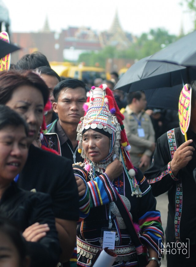ชาวเขา อ.แม่ฟ้าหลวง จ.เชียงราย เดินทางมาถวายสักการะพระบรมศพ