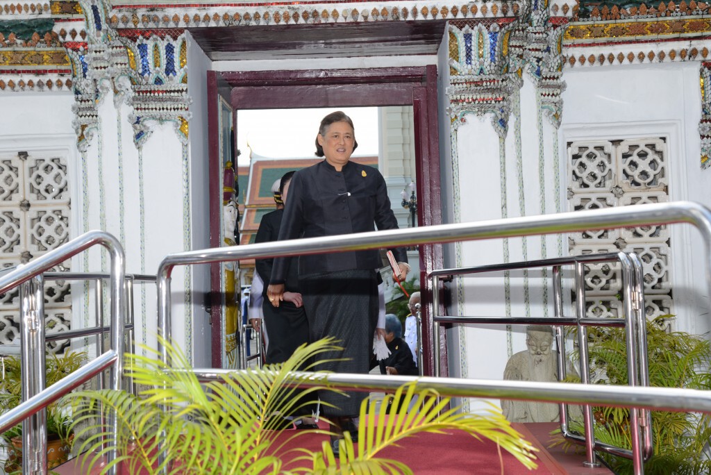 สมเด็จพระเทพรัตนราชสุดาฯ เสด็จฯ ในการพระพิธีธรรมสวดพระอภิธรรมพระบรมศพ สมเด็จพระเทพรัตนราชสุดาฯ เสด็จฯ ในการพระพิธีธรรมสวดพระอภิธรรมพระบรมศพ